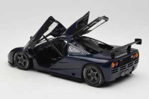McLaren F1 GTR Le Mans Edition Violet UT Models 1:18 MCLAREN001 Métal — image 5 sur 8