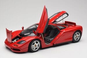 McLaren F1 Rouge Minichamps 1:12 530133125 Métal — image 2 sur 9