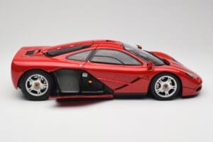 McLaren F1 Rouge Minichamps 1:12 530133125 Métal — image 4 sur 9