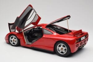 McLaren F1 Rouge Minichamps 1:12 530133125 Métal — image 6 sur 9