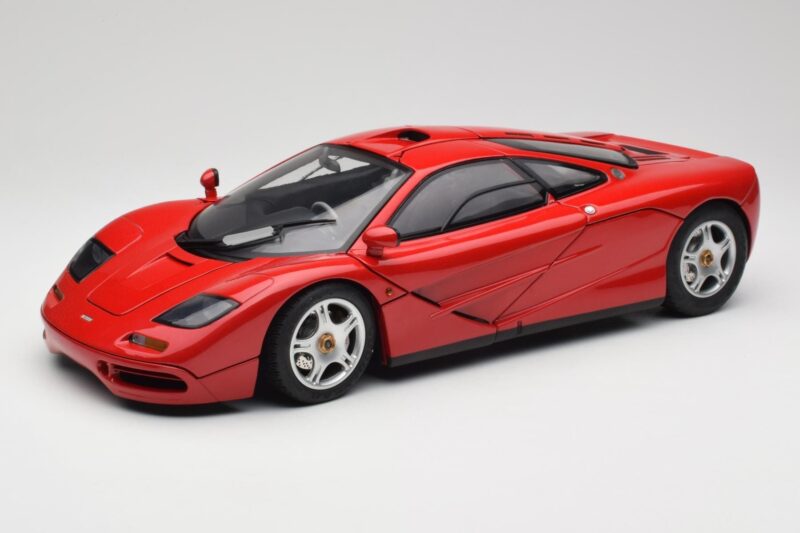 McLaren F1 Rouge Minichamps 1:12 530133125 Métal