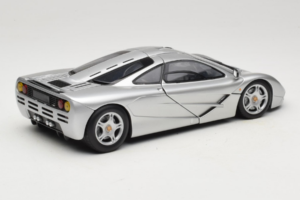 McLaren F1 Argent UT Models 1:18 530133180-R1 Métal — image 3 sur 8