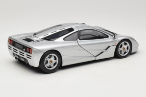 McLaren F1 Argent UT Models 1:18 530133180 Métal — image 3 sur 8