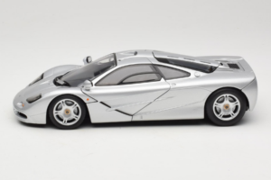 McLaren F1 Argent UT Models 1:18 530133180 Métal — image 4 sur 8
