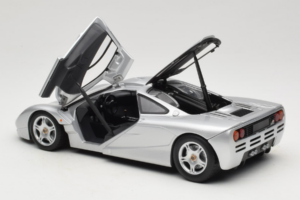 McLaren F1 Argent UT Models 1:18 530133180 Métal — image 5 sur 8