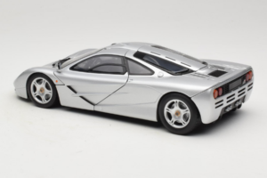 McLaren F1 Argent UT Models 1:18 530133180 Métal — image 7 sur 8