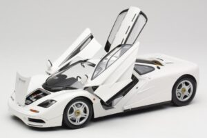 McLaren F1 Blanc Minichamps 1:18 530133424 Métal — image 2 sur 8