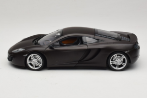McLaren MP4-12C Matt Black Minichamps 1:18 110133021 Métal — image 4 sur 8