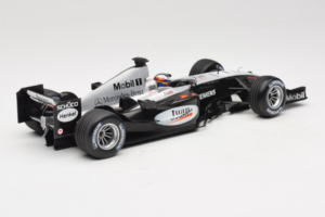 McLaren MP4-19 Mercedes J.P. Montoya Test Car 2005 Minichamps 1:18 533051880 Métal — image 2 sur 7