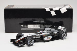 McLaren MP4-19 Mercedes J.P. Montoya Test Car 2005 Minichamps 1:18 533051880 Métal — image 6 sur 7