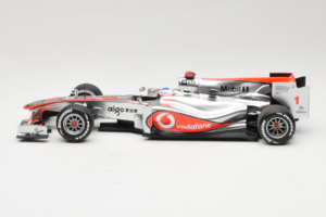 McLaren MP4-25 Mercedes #1 J. Button Vodafone McLaren Showcar F1 2010 Minichamps 1:18 530101801 Métal — image 3 sur 7