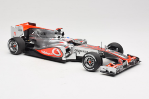 McLaren MP4-25 Mercedes #1 J. Button Vodafone McLaren Showcar F1 2010 Minichamps 1:18 530101801 Métal — image 4 sur 7
