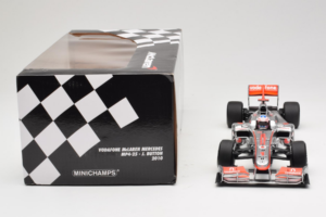 McLaren MP4-25 Mercedes #1 J. Button Vodafone McLaren Showcar F1 2010 Minichamps 1:18 530101801 Métal — image 7 sur 7