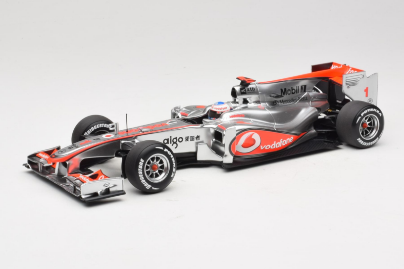 McLaren MP4-25 Mercedes #1 J. Button Vodafone McLaren Showcar F1 2010 Minichamps 1:18 530101801 Métal