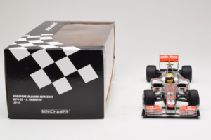 McLaren MP4-25 Mercedes #2 L. Hamilton Vodafone McLaren F1 2010 Minichamps 1:18 530101802 Métal — image 7 sur 7