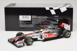 McLaren MP4-26 Mercedes #3 L. Hamilton Vodafone McLaren F1 2011 Minichamps 1:18 530111803 Métal — image 6 sur 7