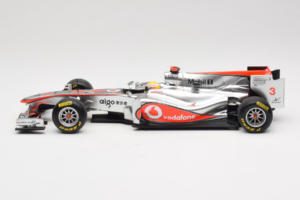 McLaren MP4-26 Mercedes #3 L. Hamilton Vodafone McLaren Showcar F1 2011 Minichamps 1:18 530111873 Métal — image 3 sur 7