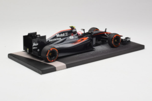 McLaren MP4-30 Honda #22 J. Button McLaren Honda F1 Team Spanish Grand Prix 2015 Minichamps 1:18 537151122 Métal — image 3 sur 7