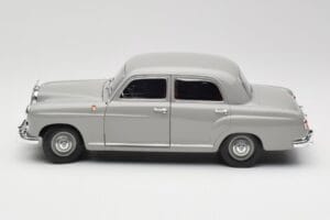 Mercedes 180 W120 Ponton Graphite Grey Revell 1:18 08974 Métal — image 4 sur 8