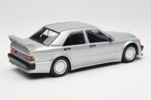 Mercedes 190E 2.5-16 EVO 1 W201 Argent Minichamps 1:18 155036001 Métal — image 2 sur 6