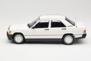 Mercedes 190E W201 Blanc Minichamps 1:18 155037002 Métal — image 3 sur 6