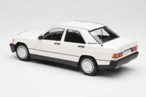 Mercedes 190E W201 Blanc Minichamps 1:18 155037002 Métal — image 5 sur 6