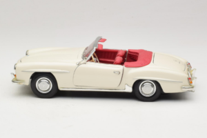 Mercedes 190SL Blanc Maisto 1:18 50274 Métal — image 4 sur 8