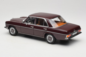 Mercedes 200 W115 Brun Rouge Foncé Norev 1:18 183778 Métal — image 7 sur 8