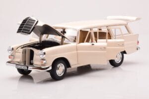 Mercedes 200 Universal W110 Crème Norev 1:18 183709 Métal — image 2 sur 8