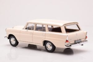 Mercedes 200 Universal W110 Crème Norev 1:18 183709 Métal — image 7 sur 8