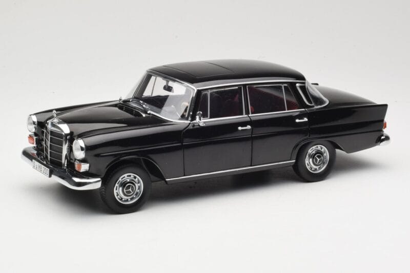 Mercedes 200 W110 Noir Norev 1:18 183574 Métal