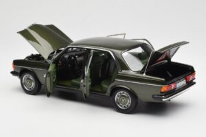 Mercedes 200 W123 Cypress Vert Métallique Édition Concessionnaire Norev 1:18 B66040654 Métal — image 5 sur 8