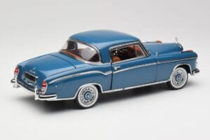 Mercedes 220 SE W128 Bleu Sun Star 1:18 3561 Métal — image 3 sur 8