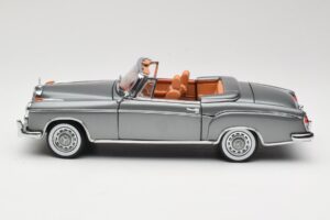 Mercedes 220 SE W128 Cabriolet Grey Metallic Sun Star 1:18 3352-M1 Métal — image 4 sur 8