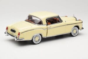 Mercedes 220 SE W128 Coupé Beige Sun Star 1:18 3562 Métal — image 3 sur 8