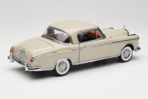 Mercedes 220 SE W128 Coupé Gris Clair Sun Star 1:18 3568 Métal — image 3 sur 8