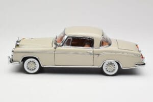 Mercedes 220 SE W128 Coupé Gris Clair Sun Star 1:18 3568 Métal — image 4 sur 8