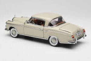 Mercedes 220 SE W128 Coupé Gris Clair Sun Star 1:18 3568 Métal — image 7 sur 8