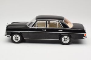 Mercedes 220D W115 Noir MCG 1:18 MCG18117 Métal — image 3 sur 6