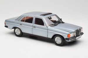 Mercedes 230E W123 Argent & Bleu Clair Revell 1:18 08407 Métal — image 6 sur 8
