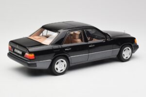 Mercedes 230E W124 AMG Wheels Noir Édition Limitée Norev 1:18 183950 Métal — image 3 sur 12