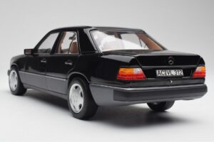 Mercedes 230E W124 AMG Wheels Noir Édition Limitée Norev 1:18 183950 Métal — image 10 sur 12