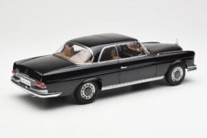 Mercedes 280 SE W111 Coupe Noir AUTOart 1:18 76286 Métal — image 3 sur 8