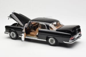 Mercedes 280 SE W111 Coupe Noir AUTOart 1:18 76286 Métal — image 5 sur 8