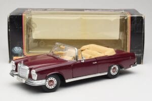 Mercedes 280SE W108 Bordeaux Rouge Maisto 1:18 31811 Métal — image 8 sur 8