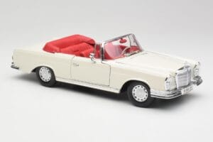 Mercedes 280SE W108 Ivory Blanc Maisto 1:18 50223 Métal — image 6 sur 8