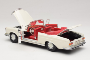 Mercedes 280 SE W108 Blanc Maisto 1:18 52111 Métal — image 5 sur 8