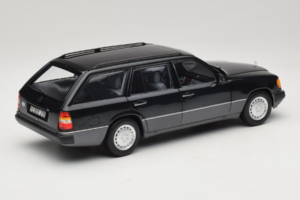 Mercedes 300 D W124 Break Noir Norev 1:18 183960 Métal — image 3 sur 8