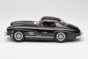 Mercedes 300 SL W198 Noir Bburago 1:18 35791 Métal — image 4 sur 8
