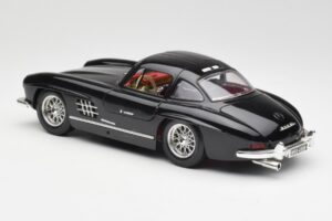 Mercedes 300 SL W198 Noir Bburago 1:18 35791 Métal — image 7 sur 8